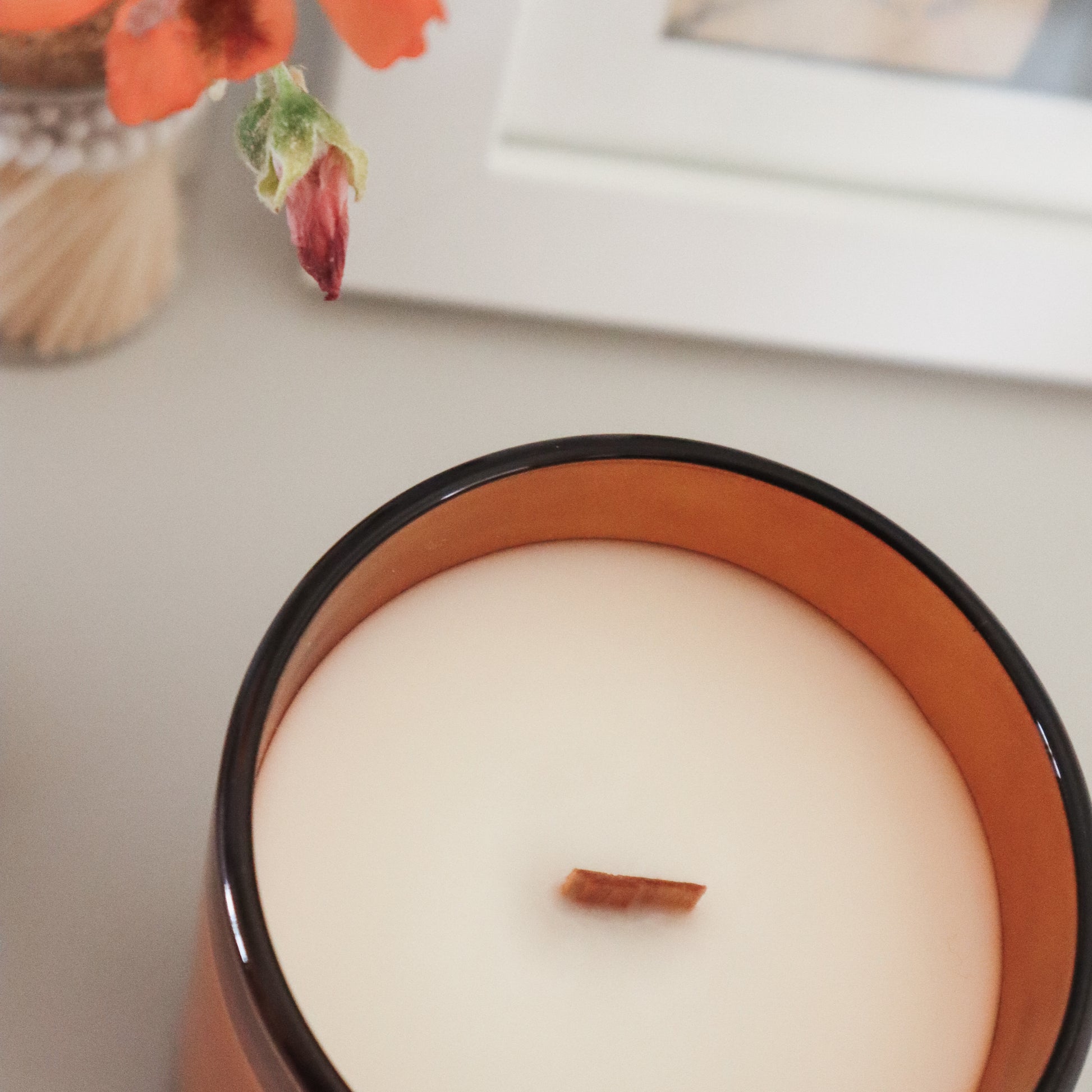 Candle top displaying wooden wick